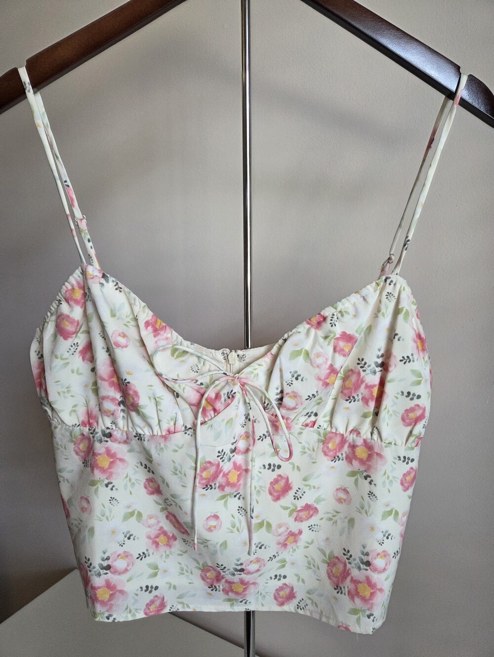 Vestique White Floral Tie-Front Spaghetti Strap Crop Top